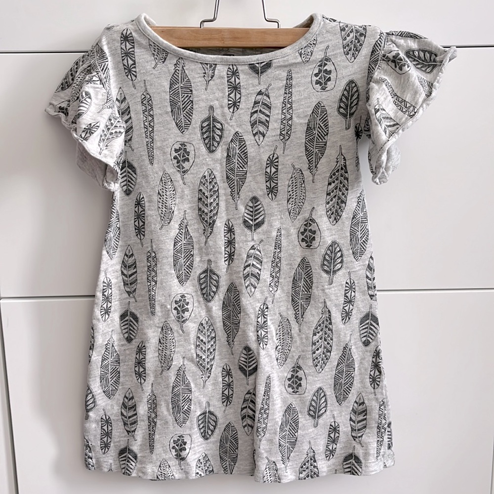 Tea Collection, Size 6, Feather Print Ruffle Sleeve Dress